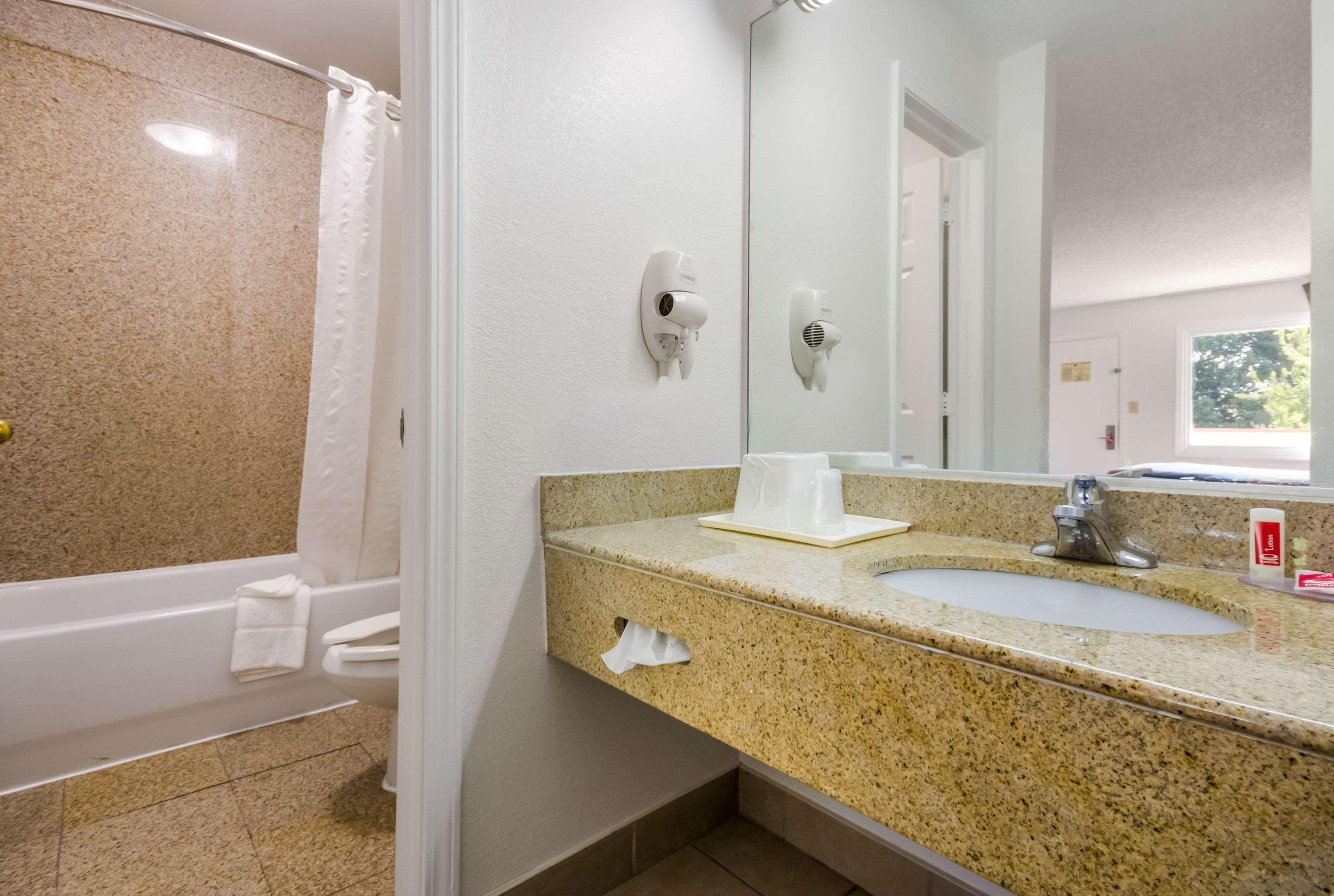 Econo Lodge Little Creek Norfolk Exteriör bild